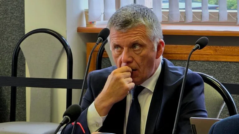 Wojewoda wydała zarządzenie zastępcze: Przemysław Winiarski traci mandat radnego Piotrkowa Trybunalskiego