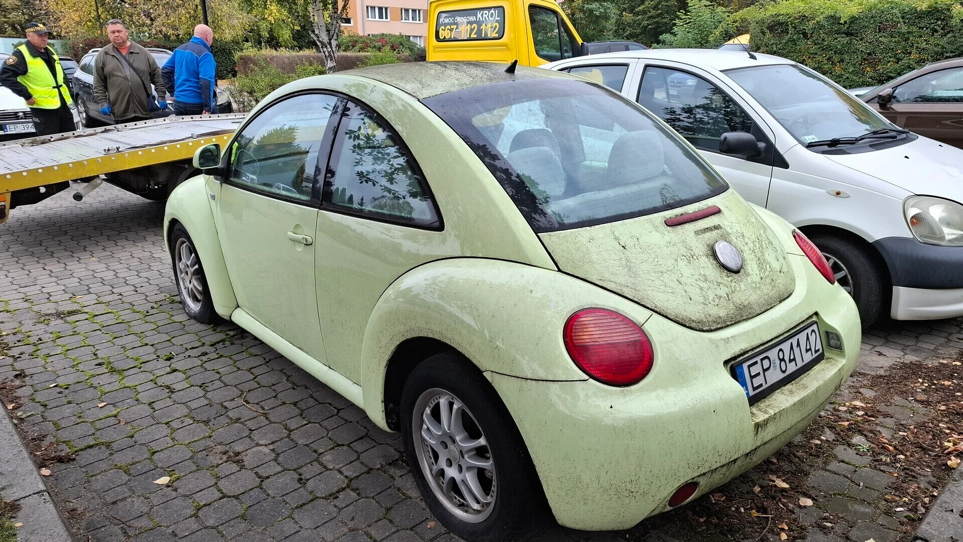 Straż Miejska w Piotrkowie interweniuje w sprawie nieużywanych aut