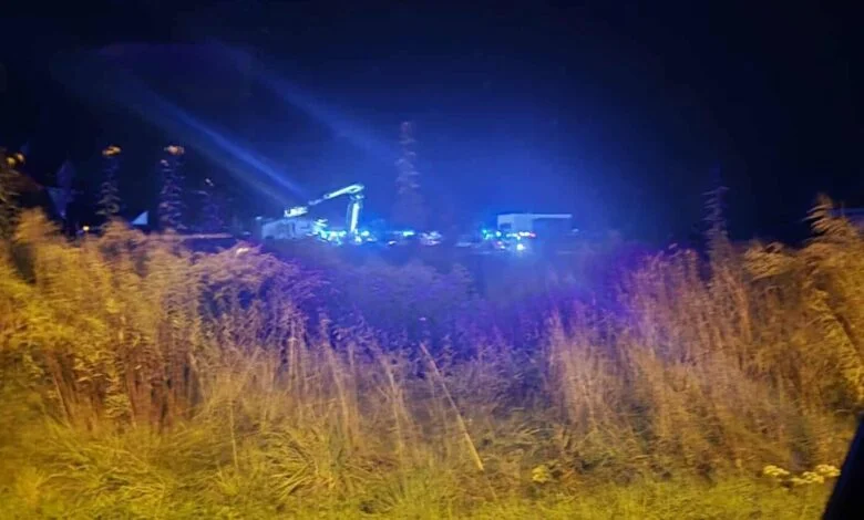Nocny pożar garażu przy ul. Podbratek w Piotrkowie. Straty szacowane na 800 tysięcy złotych