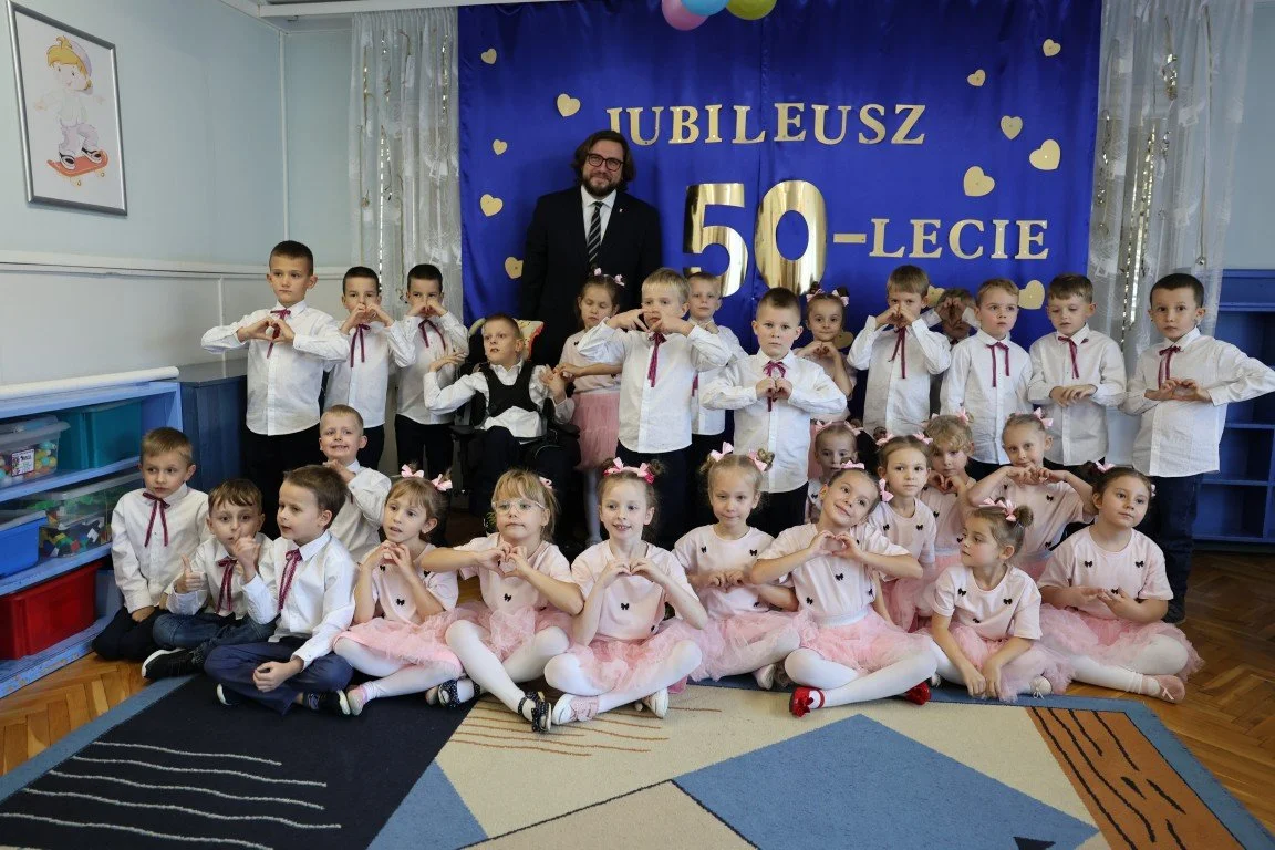 Przedszkole Samorządowe nr 11 w Piotrkowie świętuje 50-lecie istnienia